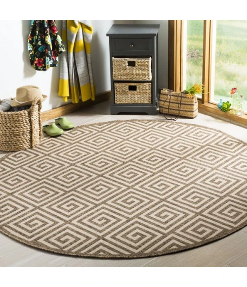 Safavieh Linden  Cream / Beige LND129 6 ft. 7 in. X 6 ft. 7 in. Round Rug