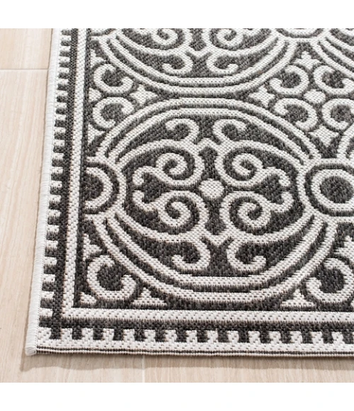 Safavieh Linden  Light Grey / Charcoal LND134 5 ft. 3 in. X 7 ft. 6 in. Rectangle Rug