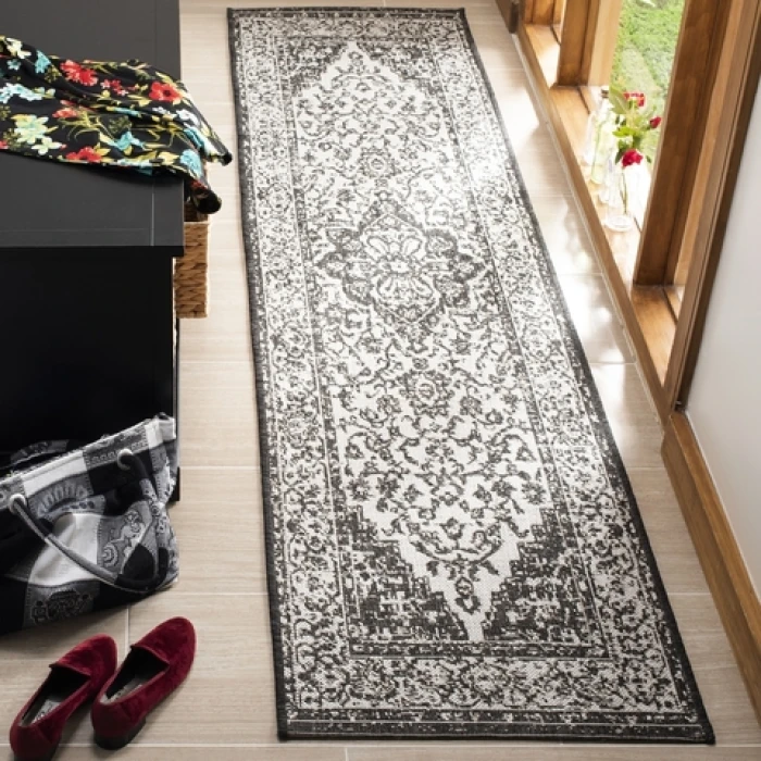 Safavieh Linden  Light Grey / Charcoal LND137 2 ft. 2 in. X 12 ft. Runner Rug