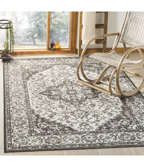 Safavieh Linden  Light Grey / Charcoal LND137 5 ft. 3 in. X 7 ft. 6 in. Rectangle Rug