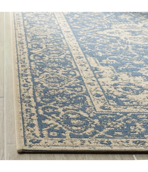 Safavieh Linden  Blue / Creme LND137 6 ft. 7 in. X 6 ft. 7 in. Round Rug