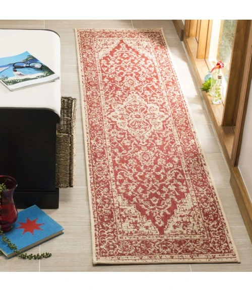 Safavieh Linden  Red / Creme LND137 2 ft. 2 in. X 12 ft. Runner Rug