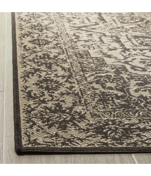 Safavieh Linden  Creme / Brown LND139 5 ft. 3 in. X 7 ft. 6 in. Rectangle Rug