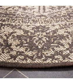 Safavieh Linden  Creme / Brown LND139 6 ft. 7 in. X 6 ft. 7 in. Round Rug