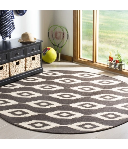 Safavieh Linden  Creme / Brown LND171 6 ft. 7 in. X 6 ft. 7 in. Round Rug