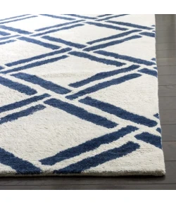 Safavieh Moroccan Ivory / Blue MOR551 6 ft. X 9 ft. Rectangle Rug