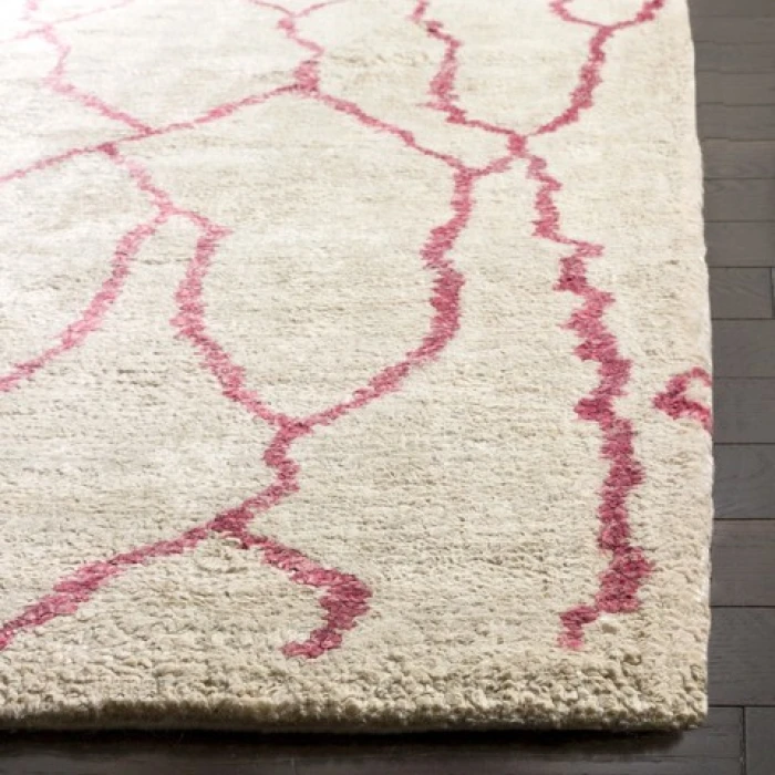 Safavieh Moroccan Ivory / Pink MOR555 6 ft. X 9 ft. Rectangle Rug