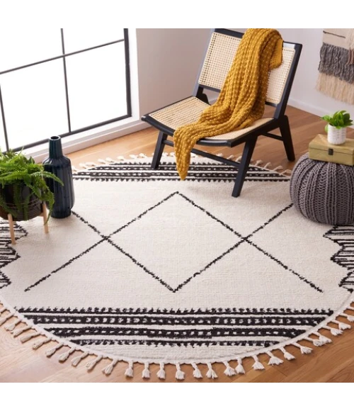 Safavieh Moroccan Tassel Ivory / Black MRT103 6 ft. 7 in. X 6 ft. 7 in. Round Rug