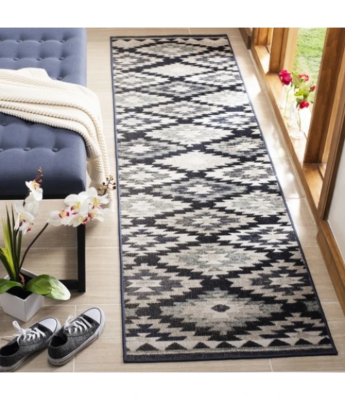 Safavieh Montage Grey / Black MTG216 2 ft. 3 in. X 8 ft. Runner Rug