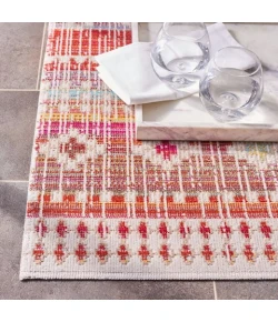 Safavieh Montage  Red / Fuchsia MTG271 6 ft. 7 in. X 6 ft. 7 in. Square Rug