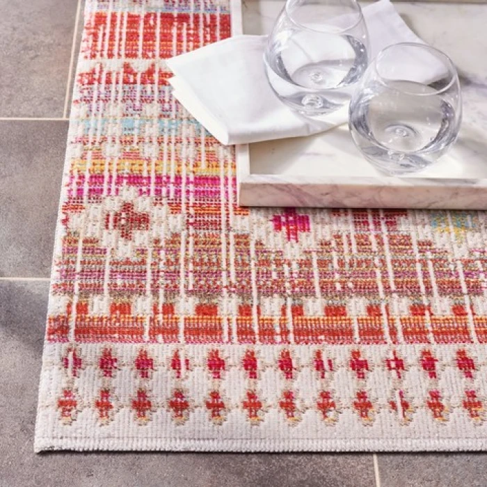 Safavieh Montage  Red / Fuchsia MTG271 6 ft. 7 in. X 6 ft. 7 in. Square Rug