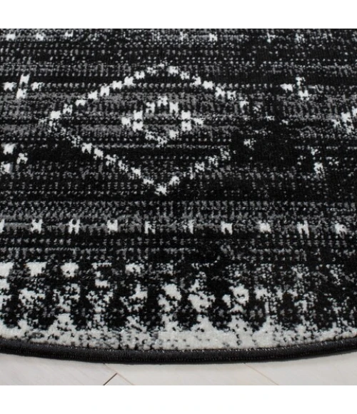 Safavieh Montage  Grey / Black MTG291 6 ft. 7 in. X 6 ft. 7 in. Round Rug