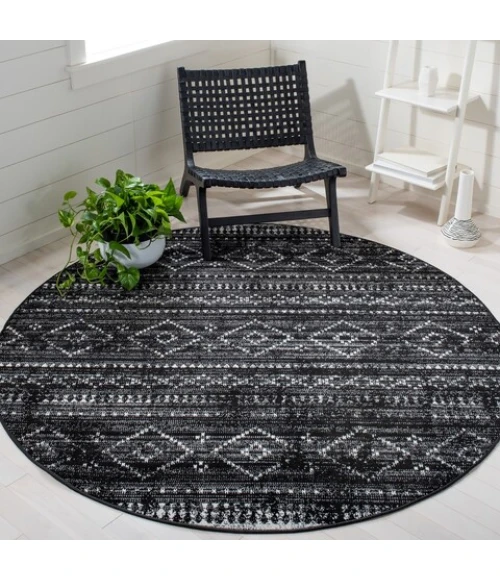 Safavieh Montage  Grey / Black MTG291 6 ft. 7 in. X 6 ft. 7 in. Round Rug