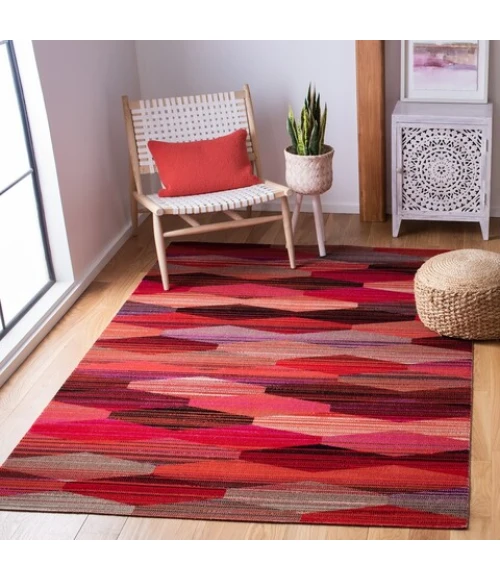 Safavieh Montage  Red / Fuchsia MTG301 6 ft. X 9 ft. Rectangle Rug