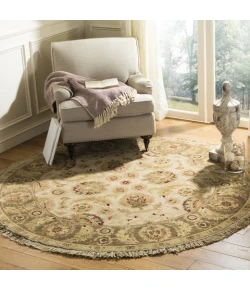 Safavieh Old World Ivory / Green OW129 6 ft. X 6 ft. Round Rug