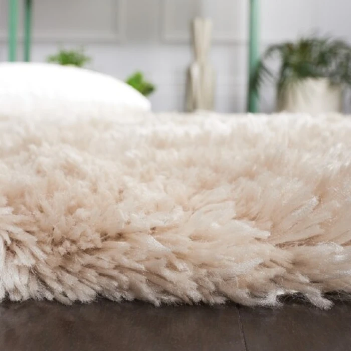 Safavieh Arctic Shag SG270 Light Beige 2' X 3' Accent Area Rug