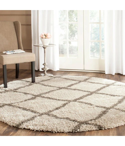 Safavieh Belize Shag SGB489 Taupe / Grey 6'-7" X 6'-7" Round Area Rug