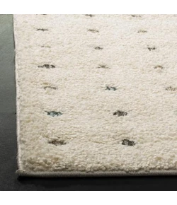 Safavieh Santorini Shag Cream / Multi SGG165 2 ft. X 8 ft. Runner Rug