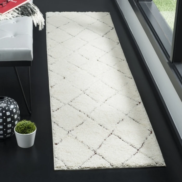 Safavieh Santorini Shag Cream / Multi SGG174 2 ft. X 8 ft. Runner Rug