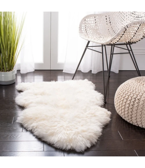 Safavieh Sheep Skin White SHS121 2 ft. X 3 ft. Accent Rug