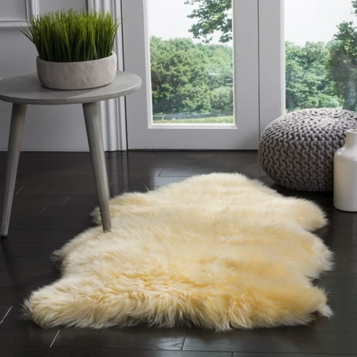 Safavieh Sheep Skin Champagne SHS121 2 ft. X 3 ft. Accent Rug
