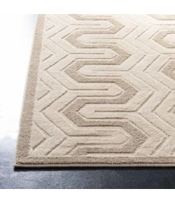 Safavieh York Cream / Beige YRK1070 5 ft. 3 in. X 7 ft. 7 in. Rectangle Rug