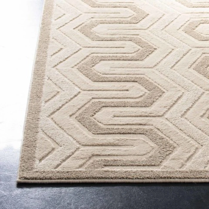 Safavieh York Cream / Beige YRK1070 5 ft. 3 in. X 7 ft. 7 in. Rectangle Rug