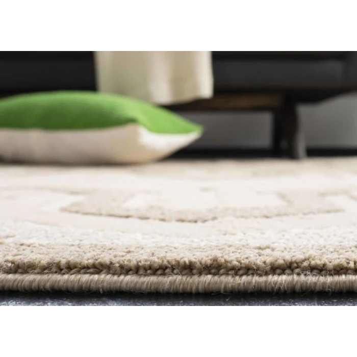 Safavieh York Cream / Beige YRK1070 5 ft. 3 in. X 7 ft. 7 in. Rectangle Rug