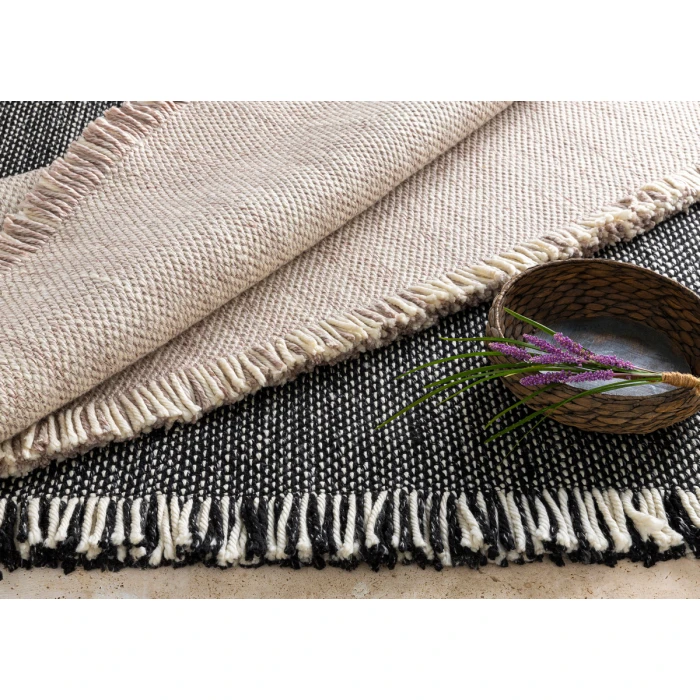 Surya Azalea AZA-2313 2  x 3  Rug