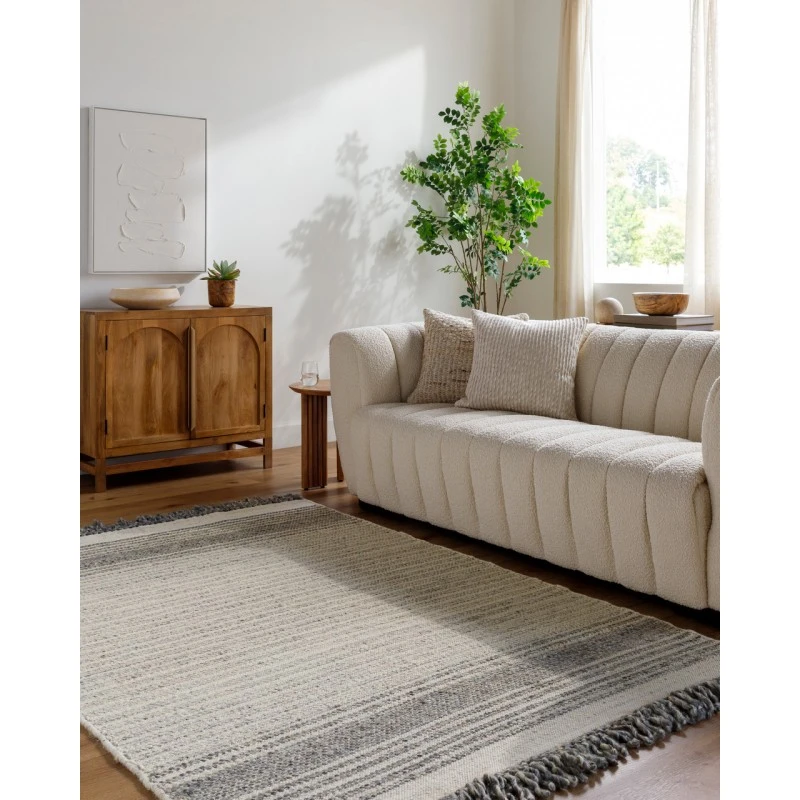 Lucie LCE-2301 2' x 3' Handmade Rug