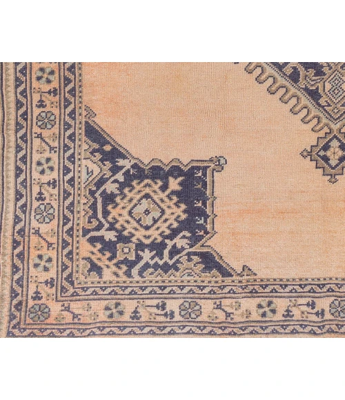 Surya Unique UNQ-2308 2'6" x 4' Rug