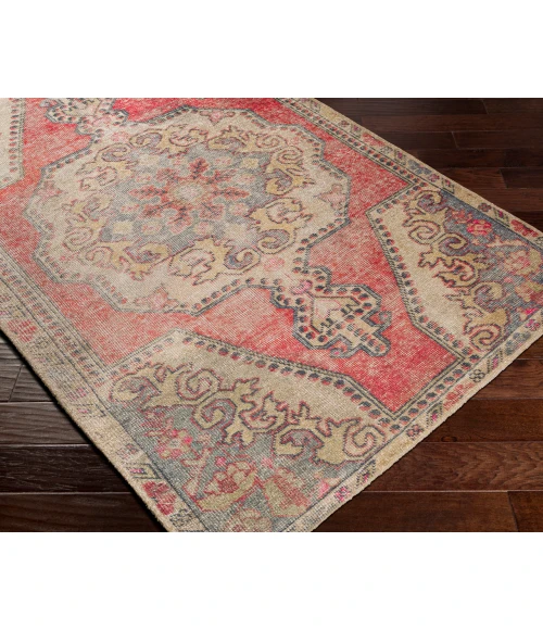Surya Unique UNQ-2315 2 6 x 4  Rug