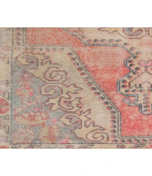 Surya Unique UNQ-2315 2 6 x 4  Rug