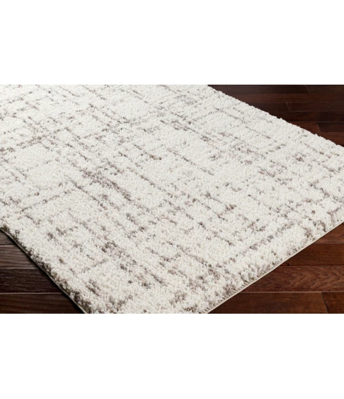 LIVABLISS Ultra Shag White UTG-2304 5ft.3in. x 7ft. Rect. Rug