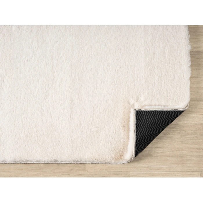 United Weavers Lavish Solid Beige 150 25126 46 3ft. 11in. x 5ft. 3in. Rect. Rug