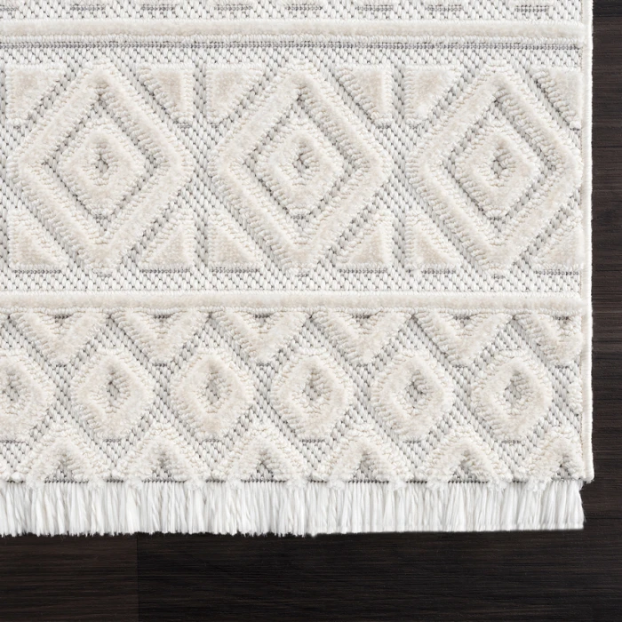 United Weavers Chelsea  White 2920-81299 1 ft. 10 in. X 3 ft. Rectangle Rug