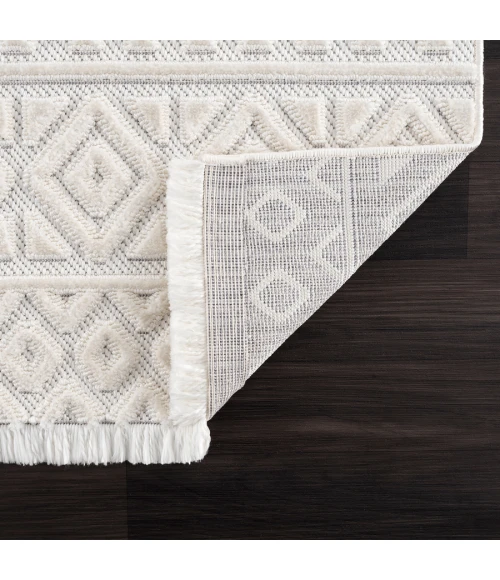 United Weavers Chelsea  White 2920-81299 5 ft. 3 in. X 7 ft. 2 in. Rectangle Rug