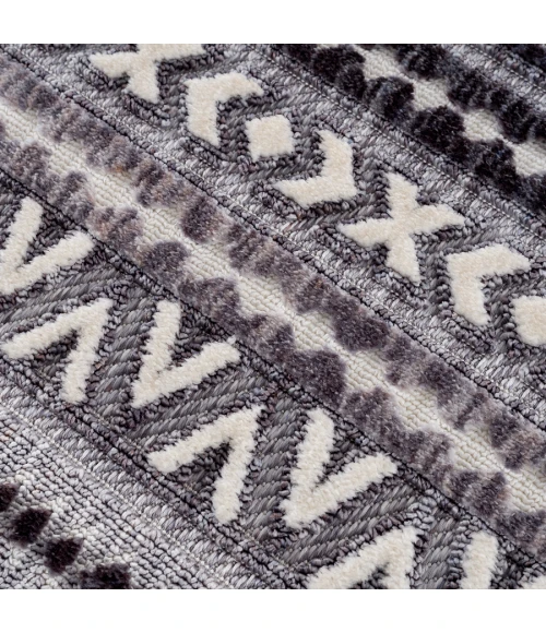 United Weavers Chelsea  Grey 2920-81772 2 ft. 7 in. X 7 ft. 2 in. Rectangle Rug