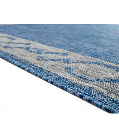 United Weavers Augusta Blue 3900-10060 5 ft. 3 in. X 7 ft. 6 in. Rectangle Rug