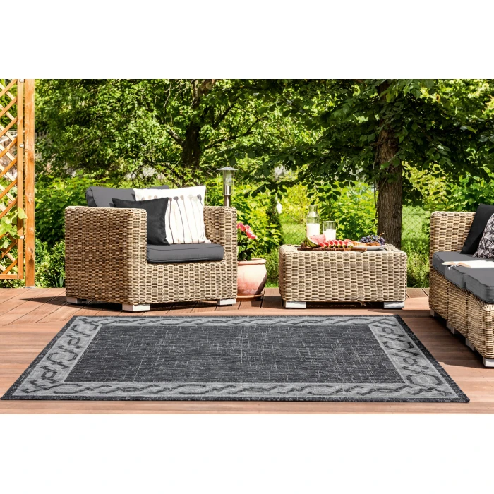 United Weavers Augusta Black 3900-10070 5 ft. 3 in. X 7 ft. 6 in. Rectangle Rug