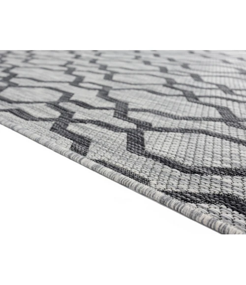 United Weavers Augusta Black 3900-10470 5 ft. 3 in. X 7 ft. 6 in. Rectangle Rug