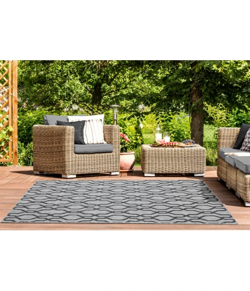 United Weavers Augusta Black 3900-10470 5 ft. 3 in. X 7 ft. 6 in. Rectangle Rug