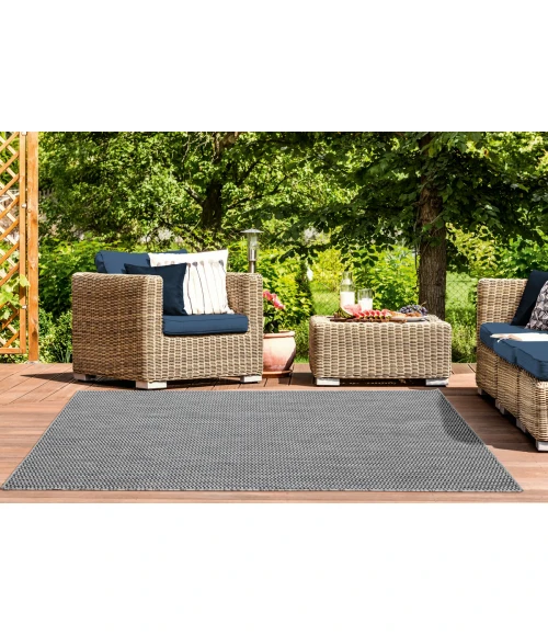 United Weavers Augusta Black 3900-10570 5 ft. 3 in. X 7 ft. 6 in. Rectangle Rug