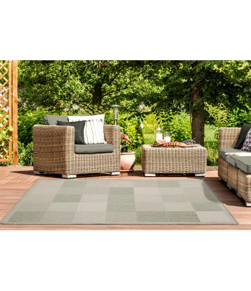 United Weavers Augusta Green 3900-10745 7 ft. 10 in. X 10 ft. 6 in. Rectangle Rug