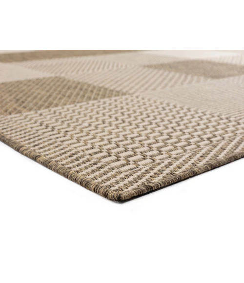 United Weavers Augusta Brown 3900-10750 5 ft. 3 in. X 7 ft. 6 in. Rectangle Rug