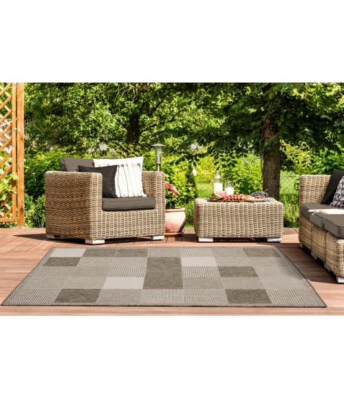 United Weavers Augusta Brown 3900-10750 5 ft. 3 in. X 7 ft. 6 in. Rectangle Rug