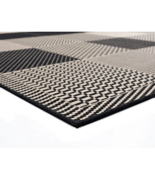 United Weavers Augusta Black 3900-10770 5 ft. 3 in. X 7 ft. 6 in. Rectangle Rug