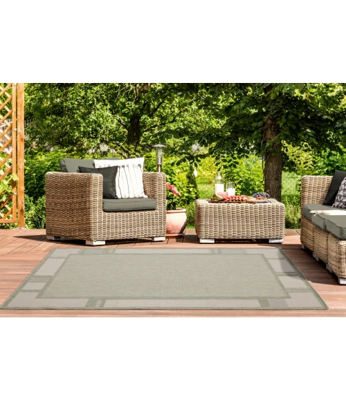 United Weavers Augusta Green 3900-10845 5 ft. 3 in. X 7 ft. 6 in. Rectangle Rug