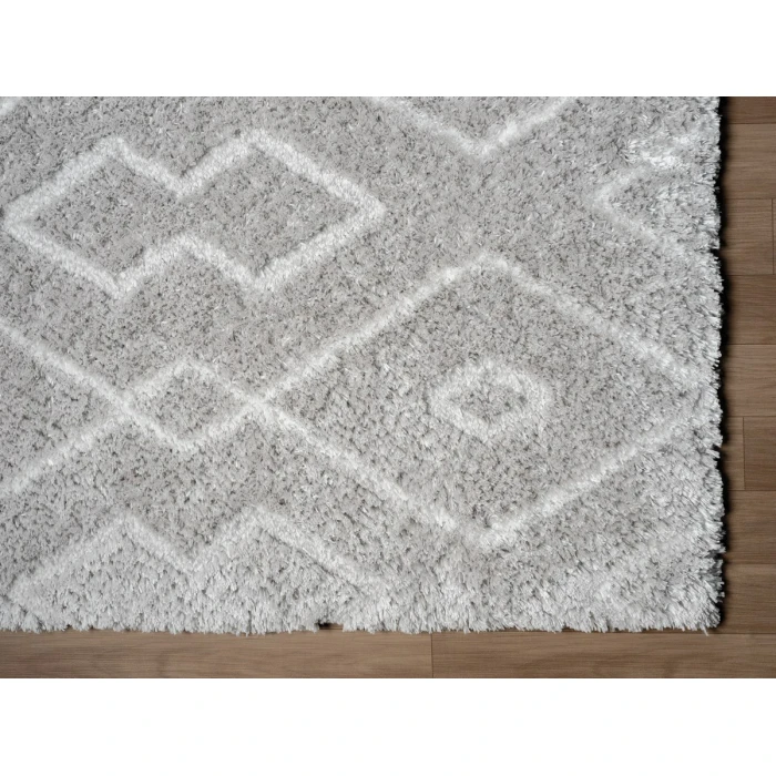 United Weavers Barcelona White 4570-30499 5 ft. 3 in. X 7 ft. 2 in. Rectangle Rug