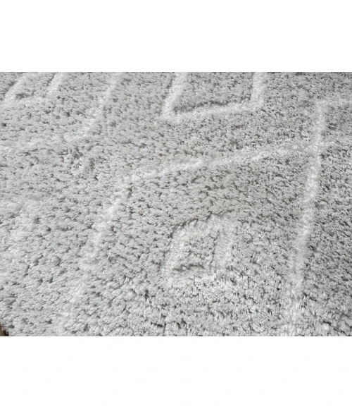 United Weavers Barcelona White 4570-30499 5 ft. 3 in. X 7 ft. 2 in. Rectangle Rug